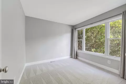 Bedroom - 151 S Fox Rd, Sterling, VA 20164 photo 6 of 11