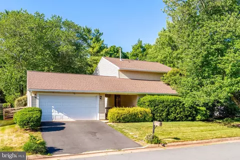 Exterior - 151 S Fox Rd, Sterling, VA 20164 photo 2 of 8