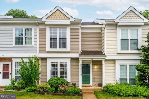 98 Saint Charles Sq, Sterling, VA 20164