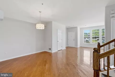 Living - 20216 Nightwatch St, Ashburn, VA 20147 photo 3 of 10