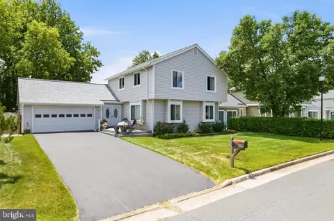 109 Kale Ave, Sterling, VA 20164