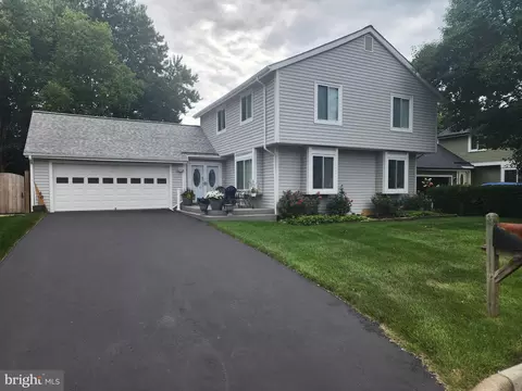 109 Kale Ave, Sterling, VA 20164