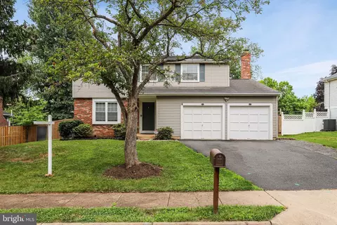 105 Appletree Dr NE, Leesburg, VA 20176