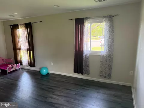 Living - 28 Howard Pl Sterling Howard Pl, Sterling, VA 20164 photo 5 of 6