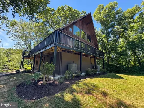 19955 Youngs Cliff Rd, Sterling, VA 20165