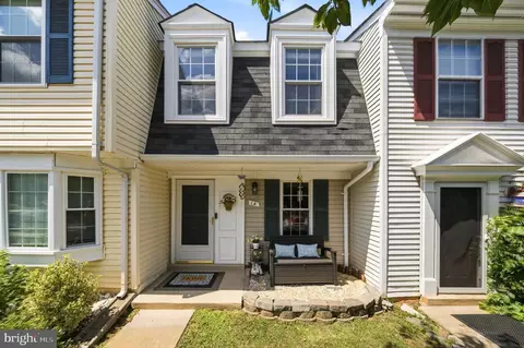 14 Gannon Way, Sterling, VA 20165