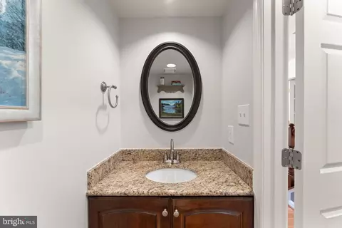 Bath - 43305 Wayside Cir, Ashburn, VA 20147 photo 1 of 3