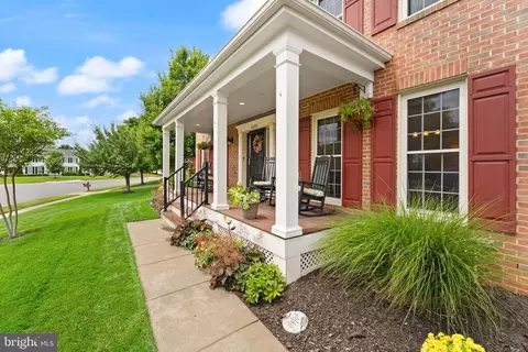 Exterior - 43305 Wayside Cir, Ashburn, VA 20147 photo 6 of 13