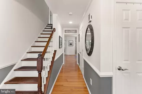 Entry Way - 43305 Wayside Cir, Ashburn, VA 20147 photo 2 of 6