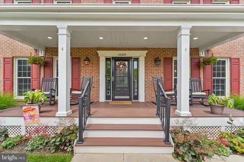 Exterior - 43305 Wayside Cir, Ashburn, VA 20147 photo 7 of 13