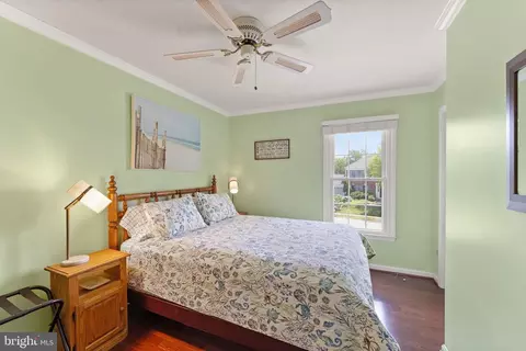 Bedroom - 43305 Wayside Cir, Ashburn, VA 20147 photo 2 of 7