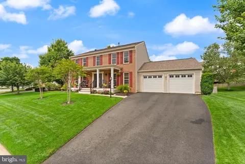Exterior - 43305 Wayside Cir, Ashburn, VA 20147 photo 5 of 13