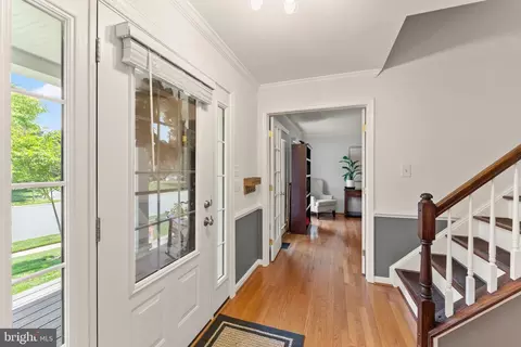 Entry Way - 43305 Wayside Cir, Ashburn, VA 20147 photo 4 of 6