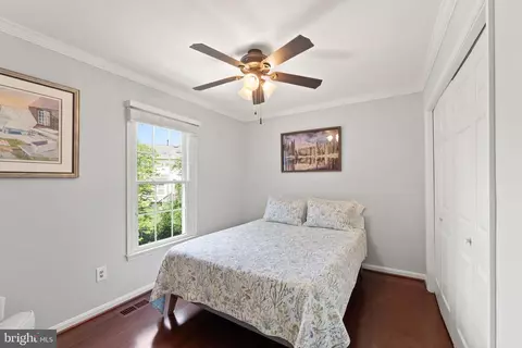 Bedroom - 43305 Wayside Cir, Ashburn, VA 20147 photo 6 of 7