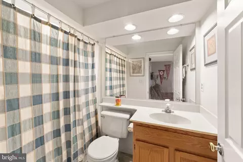 Bath - 43305 Wayside Cir, Ashburn, VA 20147 photo 3 of 3