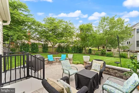 Exterior - 43305 Wayside Cir, Ashburn, VA 20147 photo 10 of 13