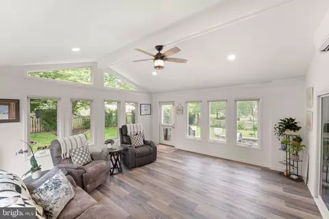 Entry Way - 43305 Wayside Cir, Ashburn, VA 20147 photo 3 of 6