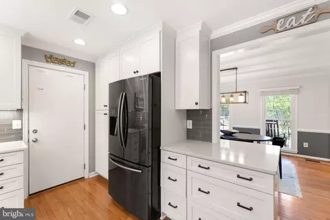 Kitchen - 43305 Wayside Cir, Ashburn, VA 20147 photo 2 of 7