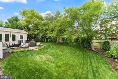 Exterior - 43305 Wayside Cir, Ashburn, VA 20147 photo 3 of 13