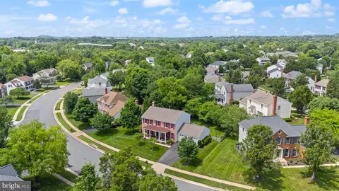 View/Area - 43305 Wayside Cir, Ashburn, VA 20147 photo 3 of 4