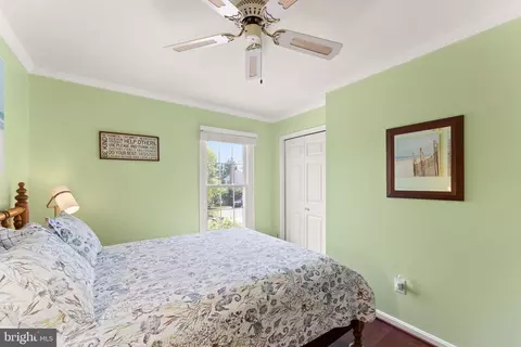 Bedroom - 43305 Wayside Cir, Ashburn, VA 20147 photo 3 of 7