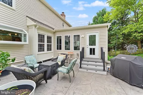 Exterior - 43305 Wayside Cir, Ashburn, VA 20147 photo 8 of 13