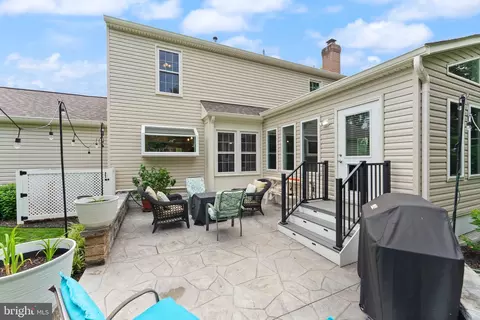 Exterior - 43305 Wayside Cir, Ashburn, VA 20147 photo 11 of 13