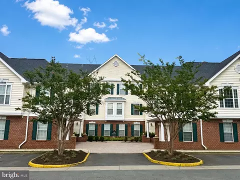 43134 Watercrest Sq #303, Chantilly, VA 20152