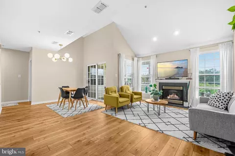 43134 Watercrest Sq #303, Chantilly, VA 20152