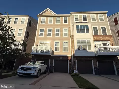 25214 Split Creek Ter, Chantilly, VA 20152