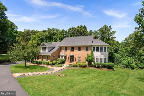 34901 Delia Ct, Round Hill, VA 20141