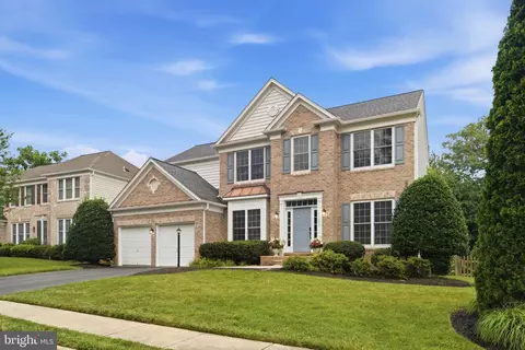 43909 Churchill Glen Dr, Chantilly, VA 20152