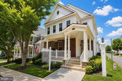 17601 Marbury St, Round Hill, VA 20141