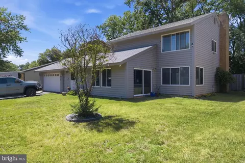 109 Harvest Ln, Sterling, VA 20164