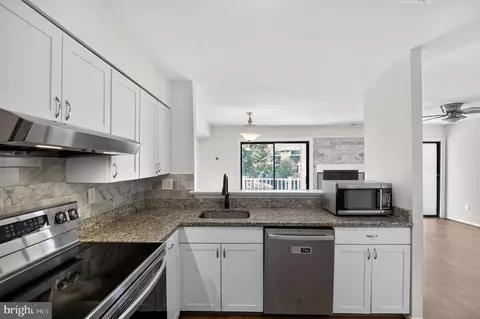 Kitchen - 1056 Warwick, Sterling, VA 20164 photo 2 of 2