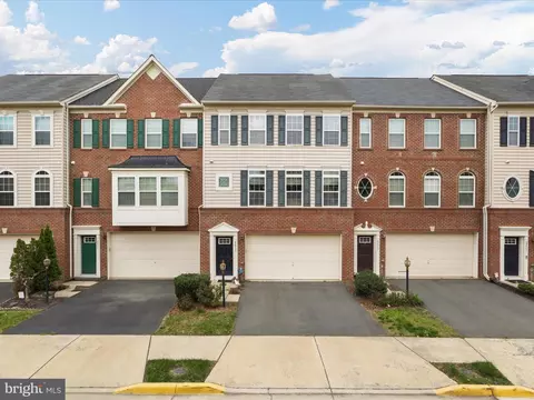 22935 Chinkapin Oak Ter, Sterling, VA 20166