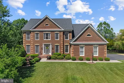 16555 Chestnut Overlook Dr, Purcellville, VA 20132