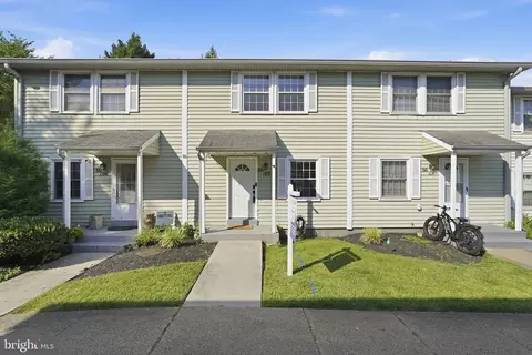 66 Plaza St NE #105, Leesburg, VA 20176