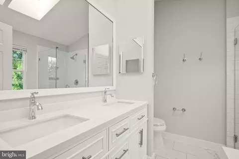 Bath - 43268 Clearnight Ter, Ashburn, VA 20147 photo 1 of 3