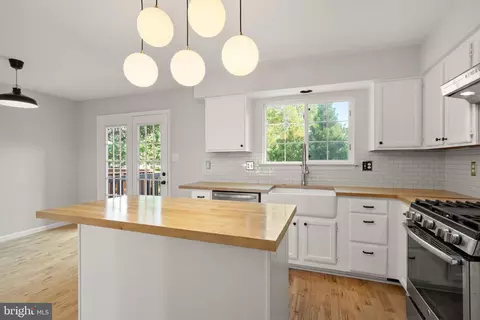 Kitchen - 43268 Clearnight Ter, Ashburn, VA 20147 photo 1 of 2
