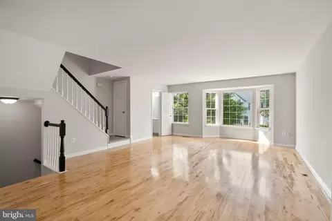 Living - 43268 Clearnight Ter, Ashburn, VA 20147 photo 2 of 4