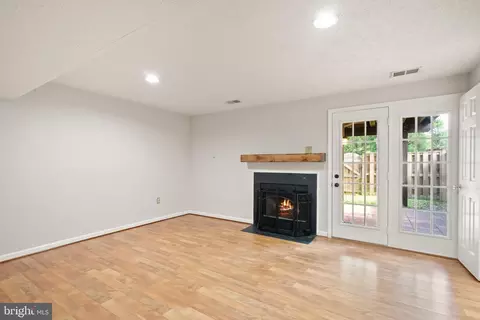 Living - 43268 Clearnight Ter, Ashburn, VA 20147 photo 3 of 4