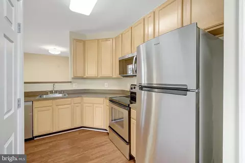 Kitchen - 22710 Blue Elder Ter #203, Brambleton, VA 20148 photo 4 of 4