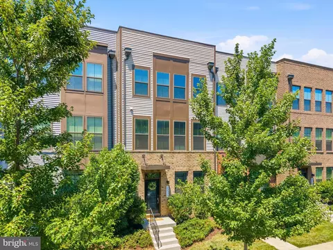 Exterior - 22325 Tees Ter, Ashburn, VA 20148 photo 2 of 12
