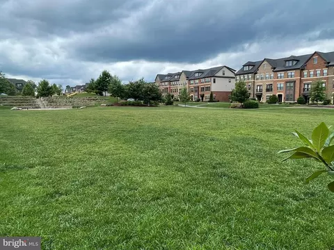 Exterior - 22325 Tees Ter, Ashburn, VA 20148 photo 9 of 12