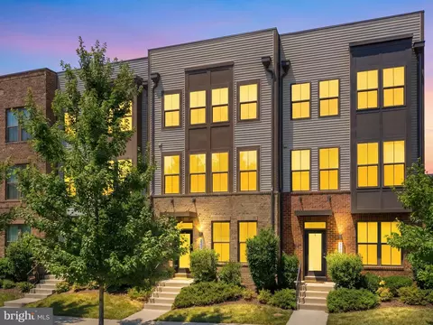 Exterior - 22325 Tees Ter, Ashburn, VA 20148 photo 3 of 12