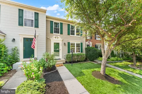 203 Shirley Sq SE, Leesburg, VA 20175
