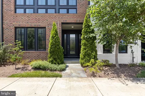 Exterior - 20375 Codman Dr, Ashburn, VA 20147 photo 3 of 14