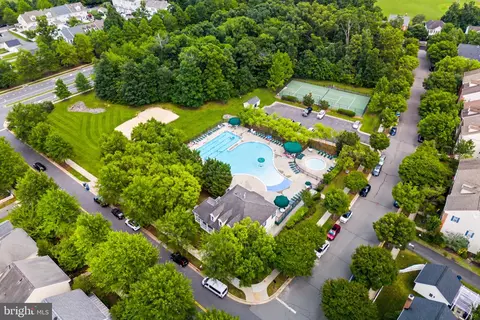 View/Area - 42918 Needham Way, Ashburn, VA 20147 photo 5 of 17