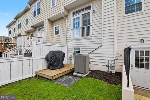 Exterior - 42918 Needham Way, Ashburn, VA 20147 photo 8 of 8